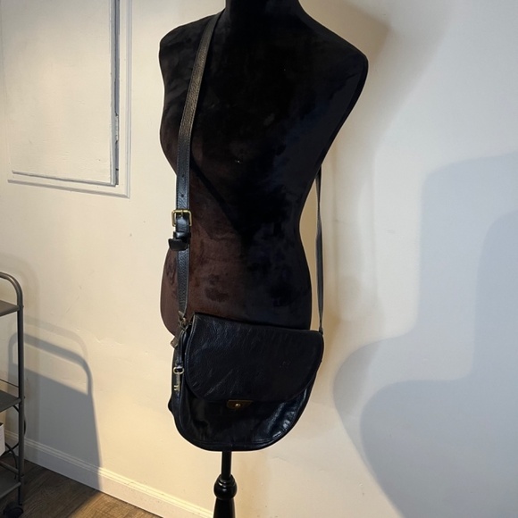 Fossil Emi saddlebag Black Leather Flap Crossbody - Picture 9 of 10